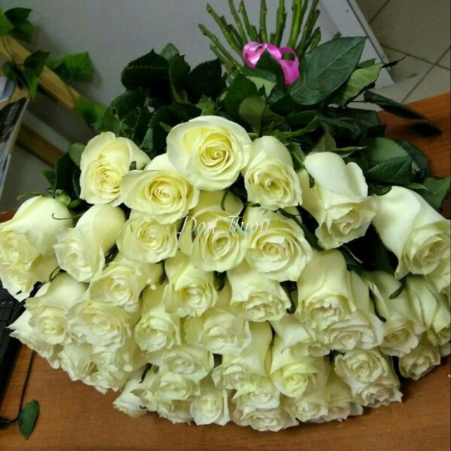 Букет белых роз Аваланж